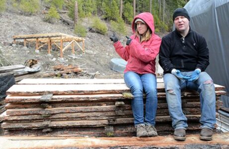 How We Turn Trees into Lumber With an Alaskan Chainsaw Mill Image